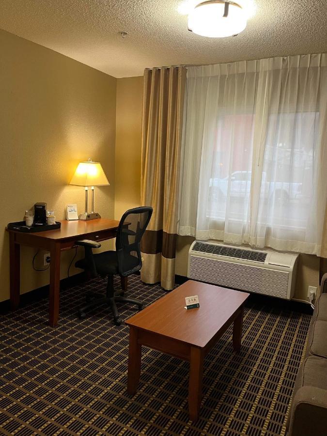 Quality Inn & Suites Bradford Exterior foto